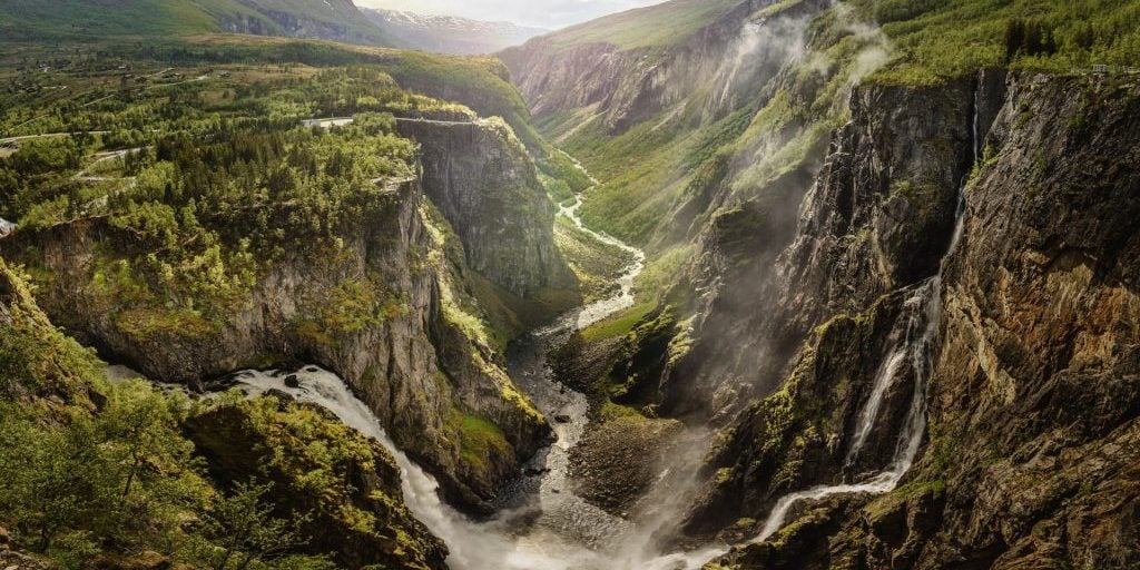Voringsfossen_Foto_Meng Tian-Visit Hardangerfjord Vøringsfossen waterfall and Måbødalen in summer. Photo_©Meng Tian-Visit Hardangerfjord